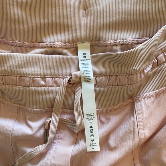 Lululemon crop pants - Picture 3 of 4